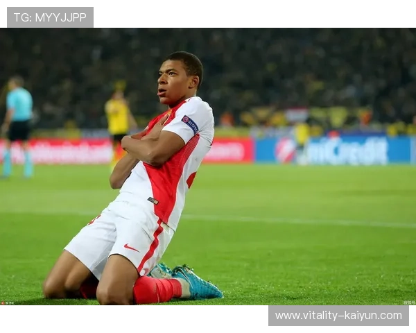 足球巨星带领球队逆袭夺冠 展现无与伦比的领袖风范和绝佳技艺