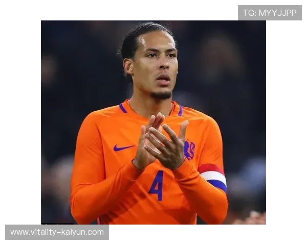 足球明星泪眼萌妹头像展现坚强与柔情融合的可爱魅力